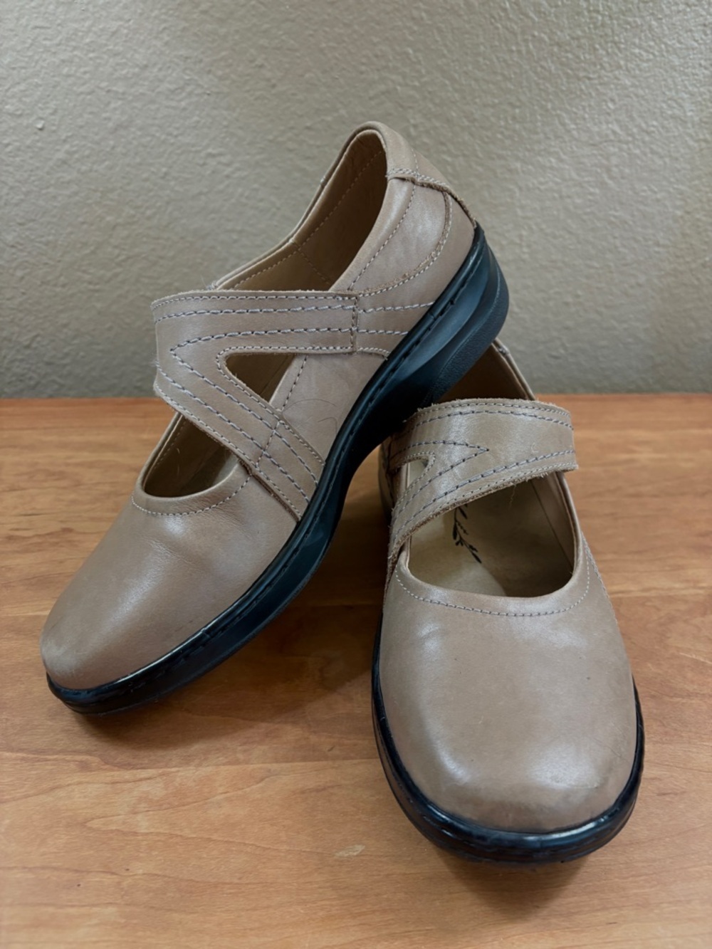 Propet Women's Golda Mary Jane Tan Shoes, model WCA053L, size 8.5